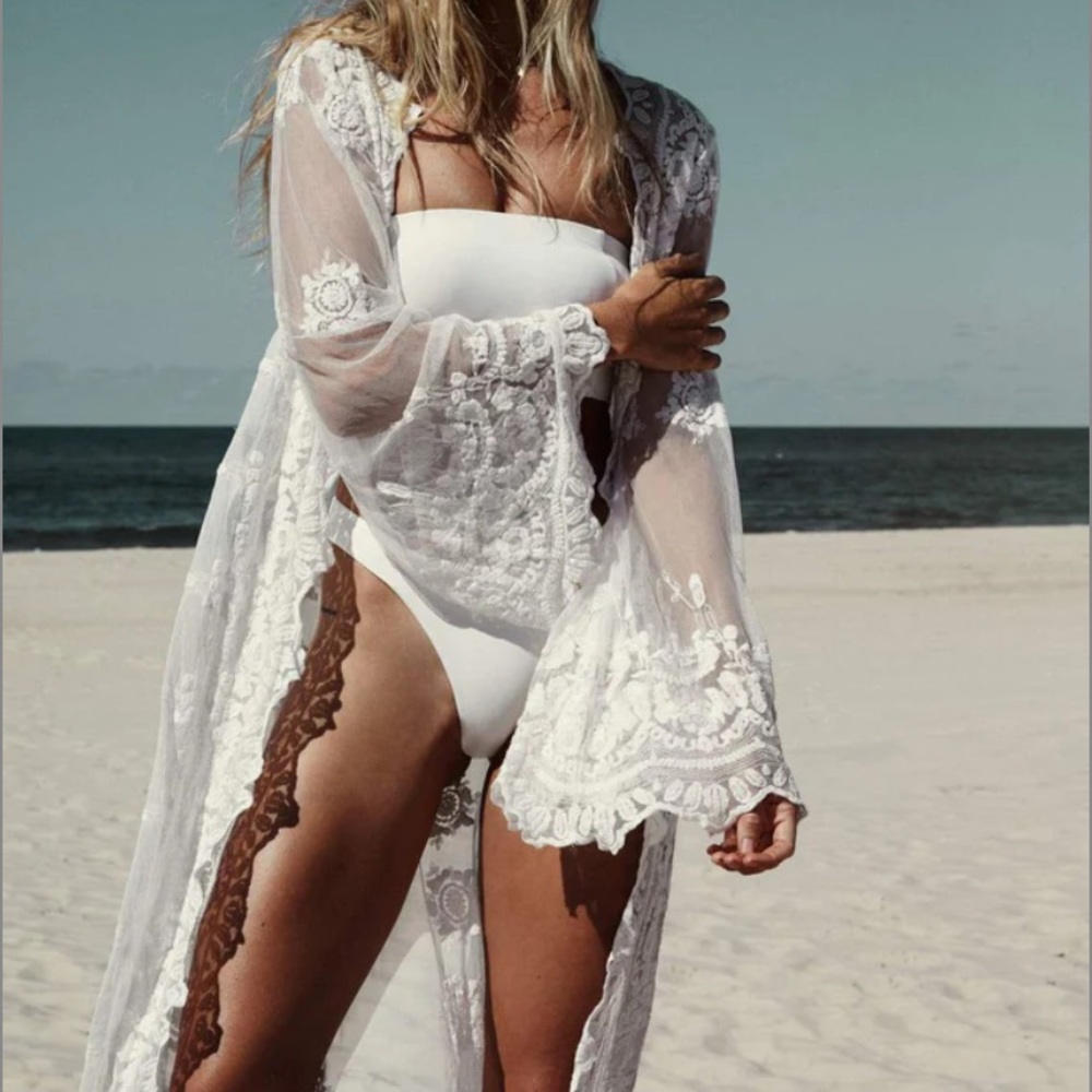 homebodii madonna long lace robe in white